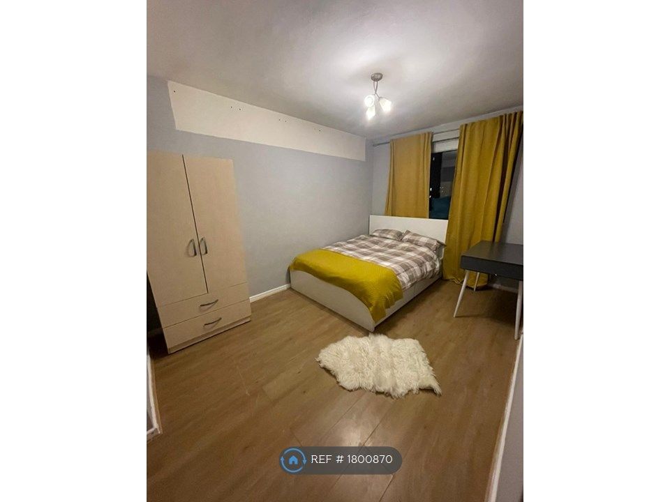 4 bed to rent in Pollard Street, Bethnal Green E2, £3,600