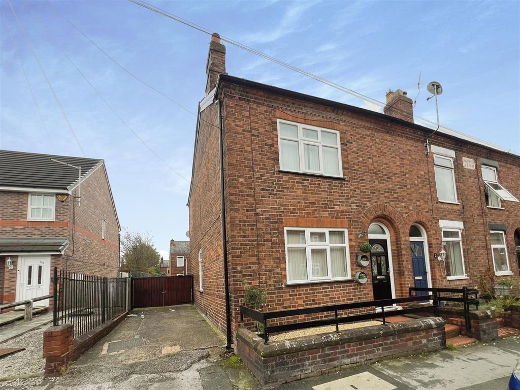 2 bed end terrace house for sale in Lydyett Lane, Barnton, Northwich
