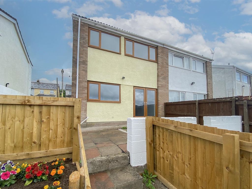 3 bed property for sale in Hengoed Avenue, Cefn Hengoed, Hengoed CF82