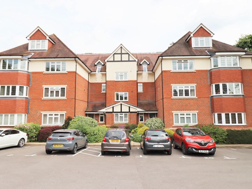 2 bed flat for sale in Canterbury Court, Farnborough GU14 Zoopla