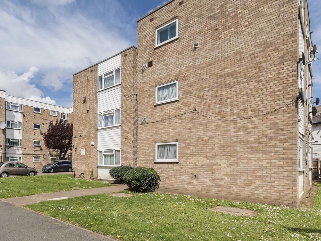2 bed flat to rent in Staines Road, Hounslow TW3 Zoopla