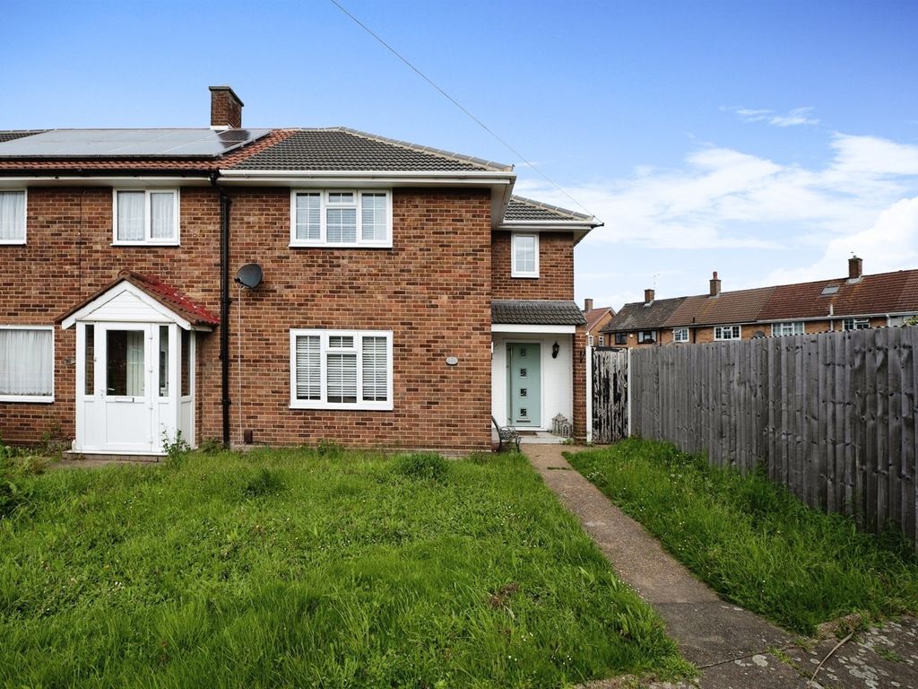 2 bed end terrace house for sale in Stapleton Crescent, Rainham RM13