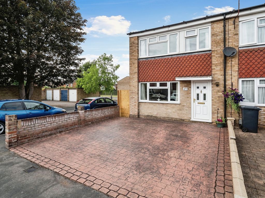 3 bed end terrace house for sale in Glenester Close, Hoddesdon EN11