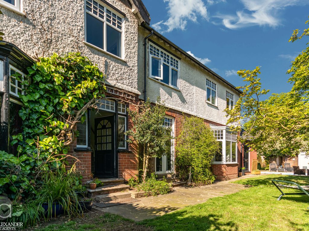 4 bed semidetached house for sale in King Coel Road, Colchester CO3, £