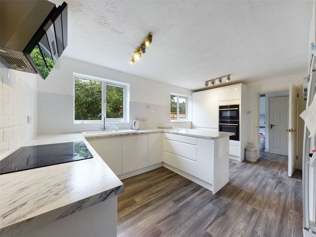 5 bed detached house for sale in Seven Acres, Abbeymead, Gloucester