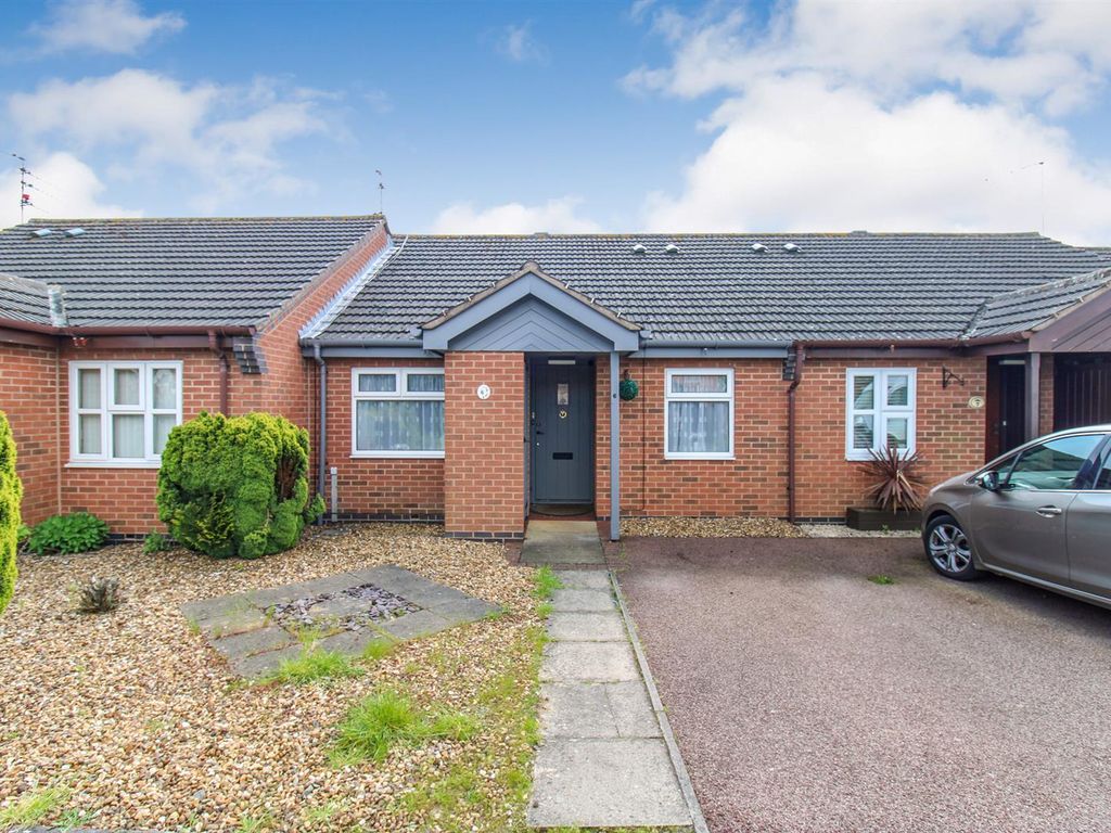 2 bed bungalow for sale in Driffield Grove, Corby NN17 Zoopla