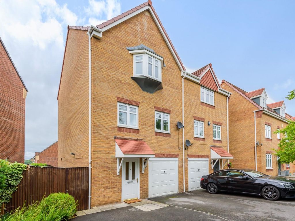 4 bed semidetached house for sale in Foxglove Fold, Castleford, West