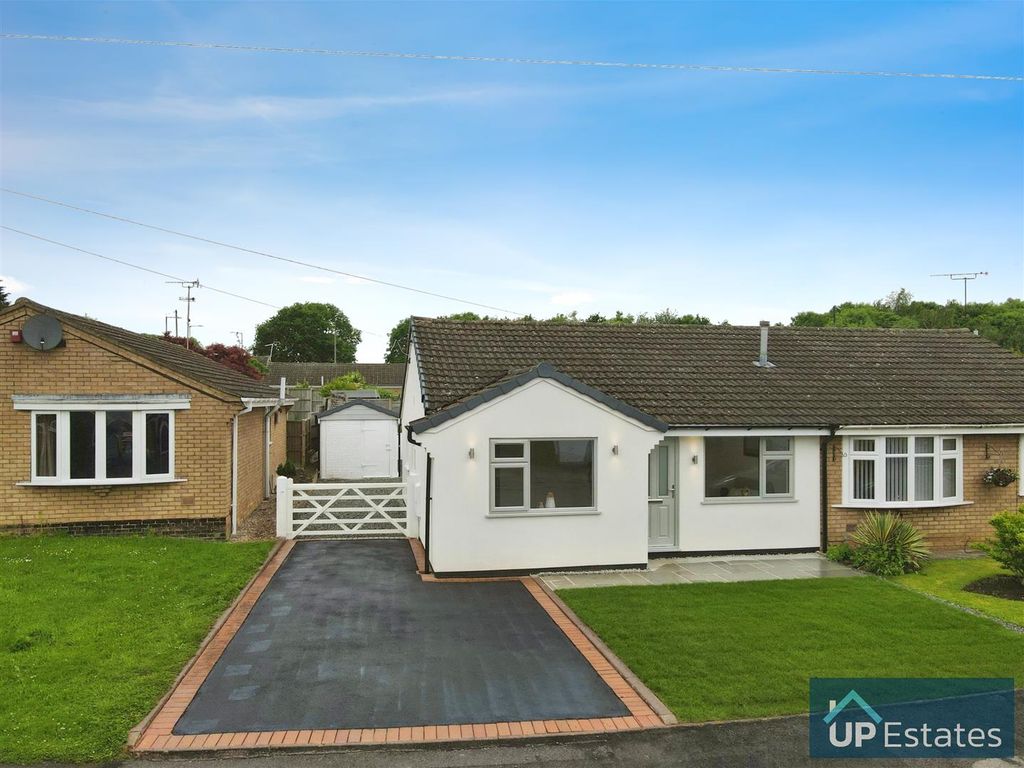 2 bed semidetached bungalow for sale in Renovated Bungalow Zorrina