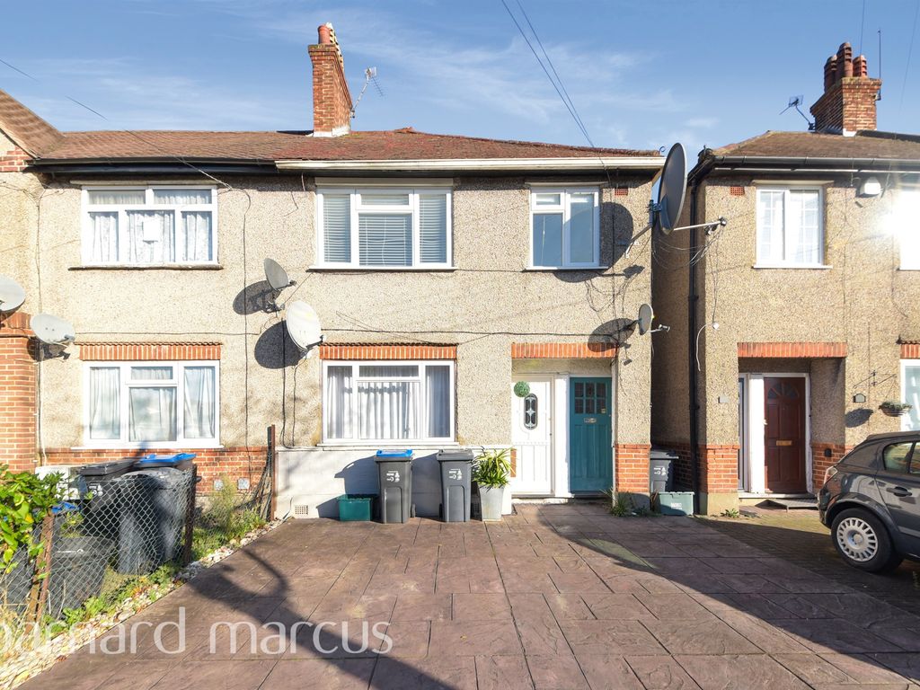 2 bed flat for sale in Robinhood Lane, Mitcham CR4, £290,000 Zoopla