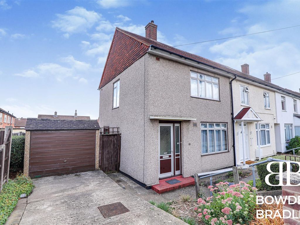 2 bed end terrace house for sale in Arrowsmith Road, Chigwell IG7 Zoopla