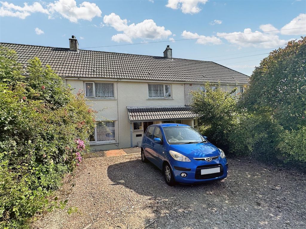 3 bed terraced house for sale in Saracen Crescent, Penryn TR10, £