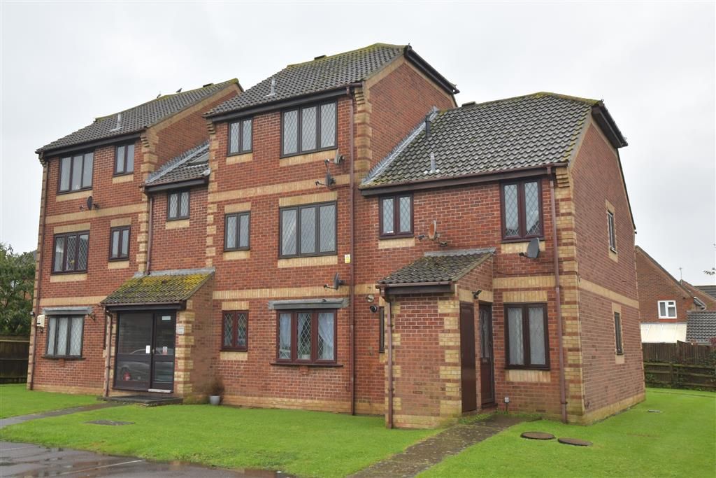 2 bed flat for sale in Satinwood Close, Bognor Regis, West Sussex PO22