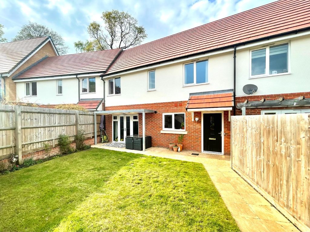 3 bed terraced house for sale in Copse Close, Fleet, Hampshire GU51