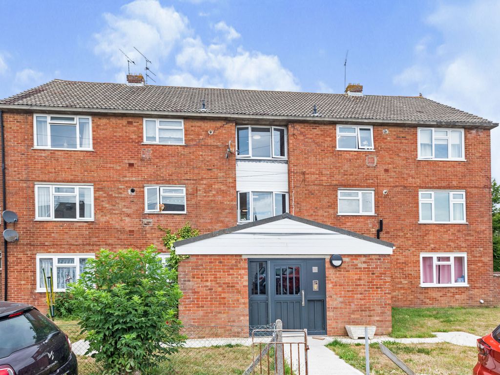 2 bed flat for sale in Wordsworth Drive, Swindon SN2 Zoopla