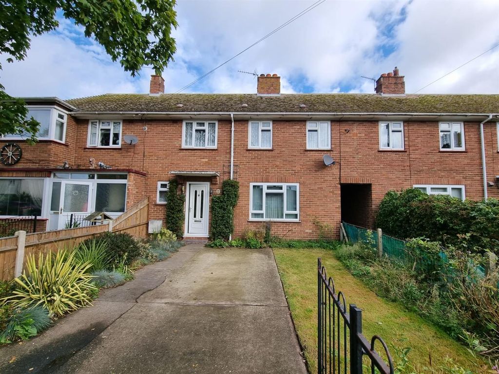 3 bed terraced house for sale in New College Close, Gorleston, Great Yarmouth NR31, £170,000