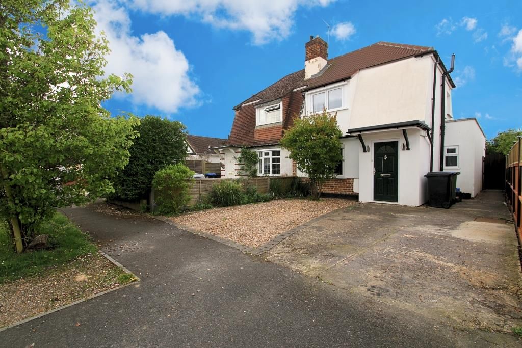 3 bed semidetached house for sale in Oakway, Woking GU21, £520,000