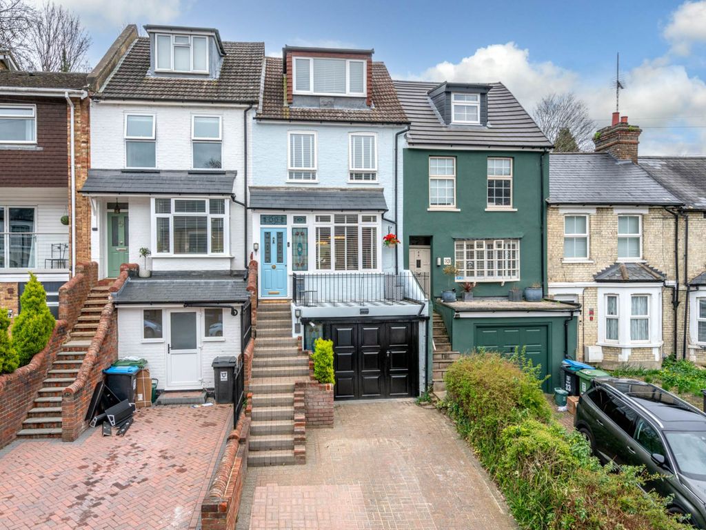 4 bed property for sale in Glenview Road, Boxmoor HP1, £600,000 Zoopla