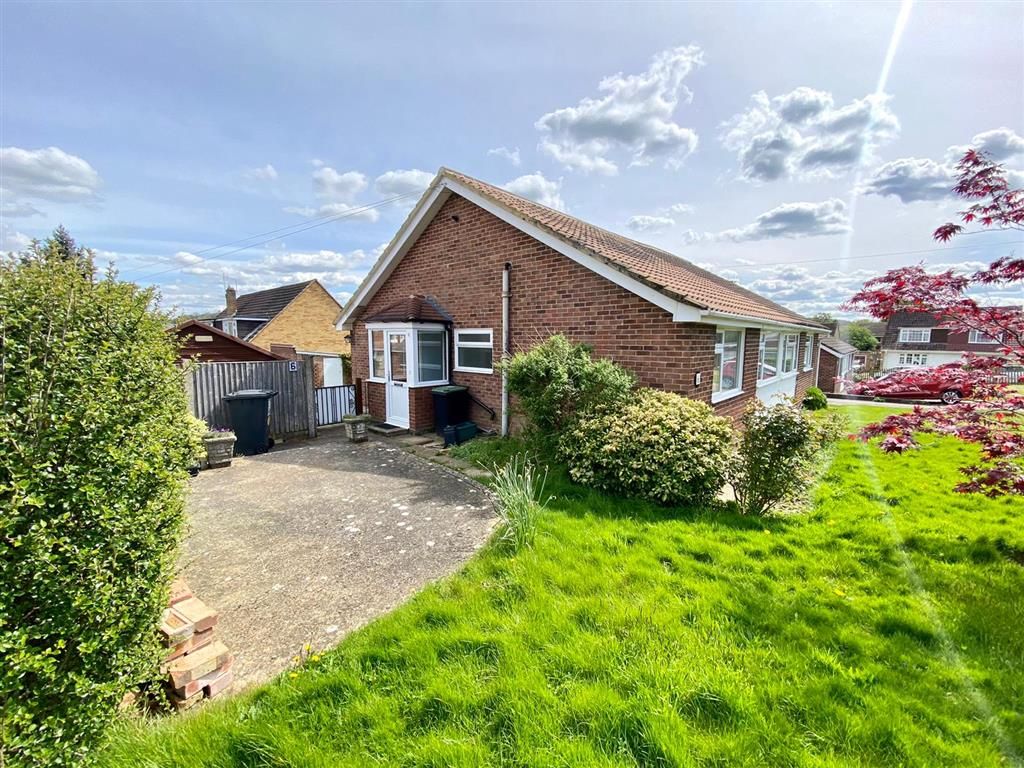 2 bed semidetached bungalow for sale in Cardinal Close, Tonbridge