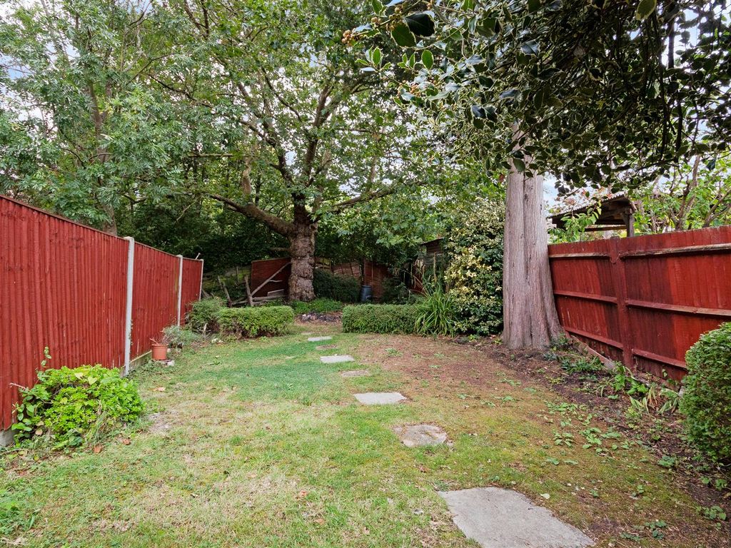 1 bed for sale in Maycross Avenue, Morden SM4, £400,000 Zoopla