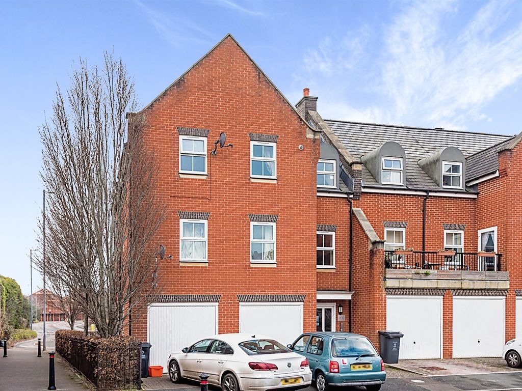 2 bed flat for sale in Lynmouth Road, Swindon SN2 Zoopla