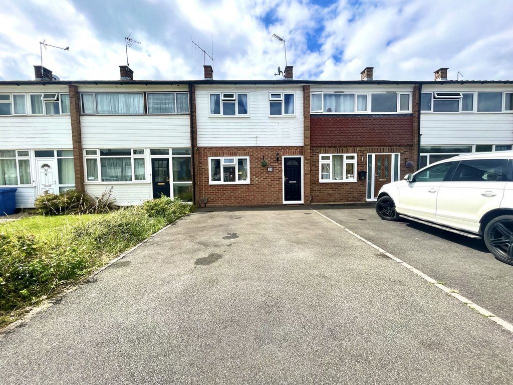 3 bed terraced house for sale in Kingsway, Blackwater, Camberley GU17