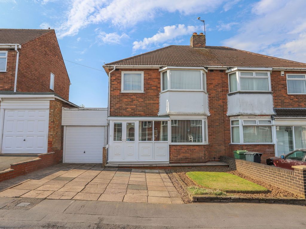 3 bed semidetached house for sale in Hillbrow Crescent, Halesowen B62