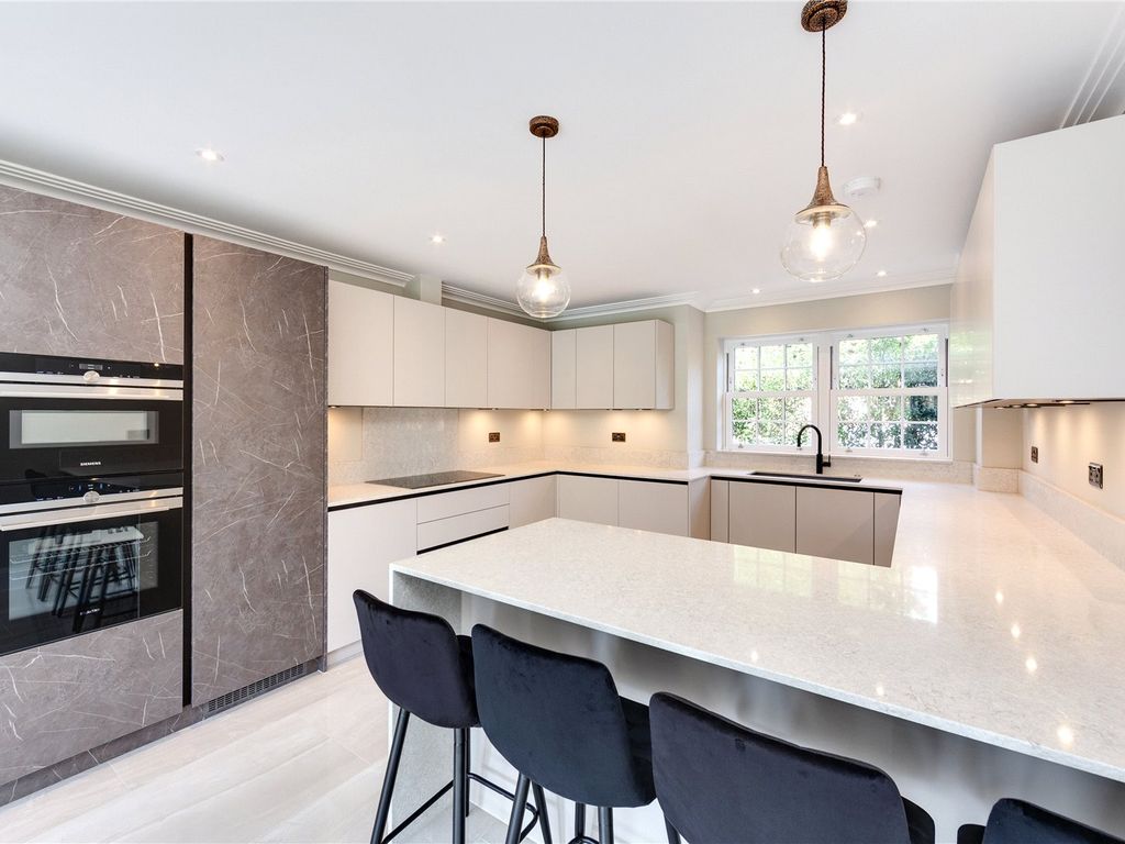 5 bed semidetached house for sale in Christchurch Crescent, Radlett