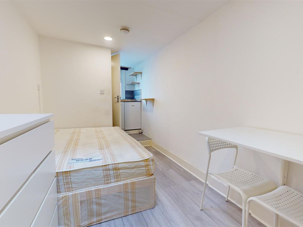 1 bed flat to rent in Harrow Road, London 5Nn, London NW10, £1,200 pcm