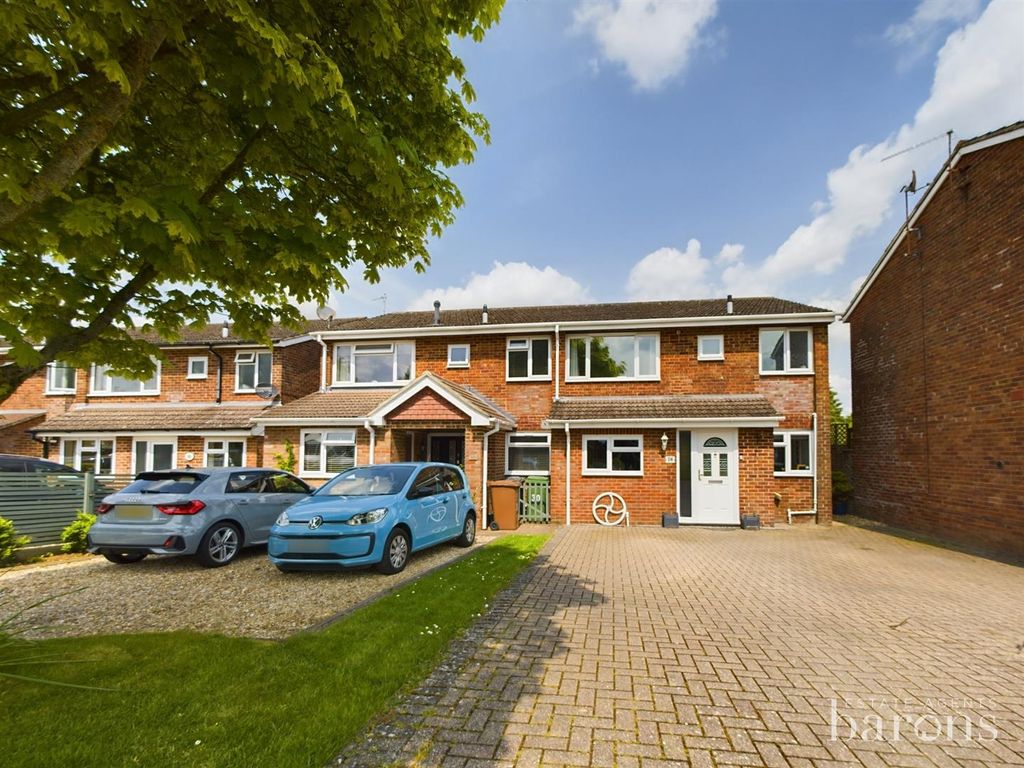 3 bed semidetached house for sale in Coniston Road, Kempshott