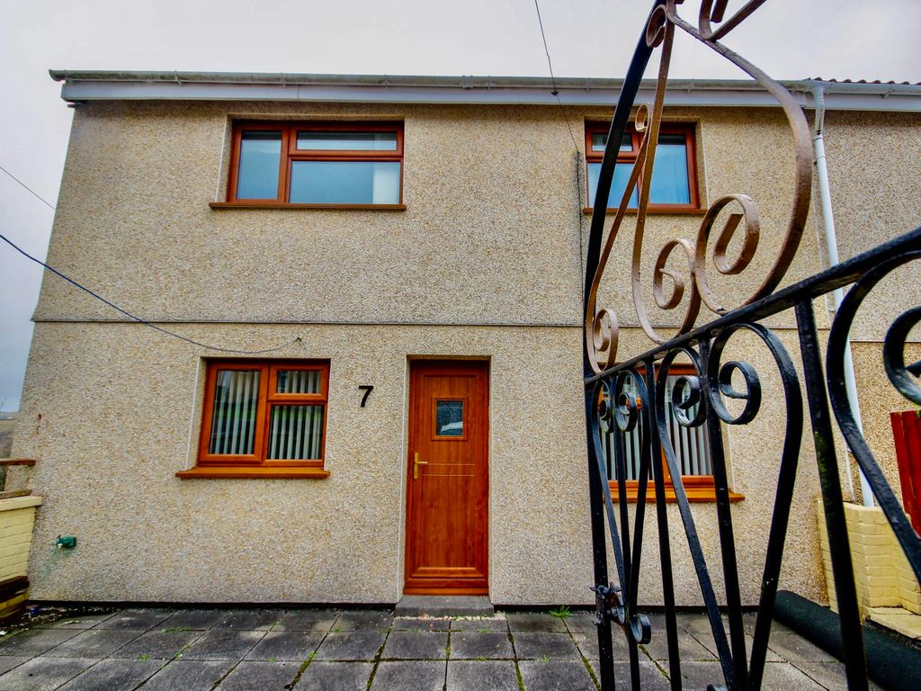 3 bed terraced house for sale in Brynglas, Pontlottyn, Bargoed CF81