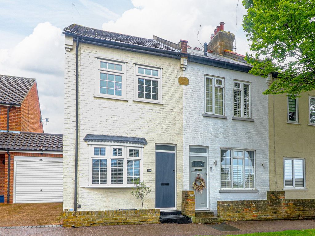 2 bed semidetached house for sale in Eastwood Road North, LeighOnSea