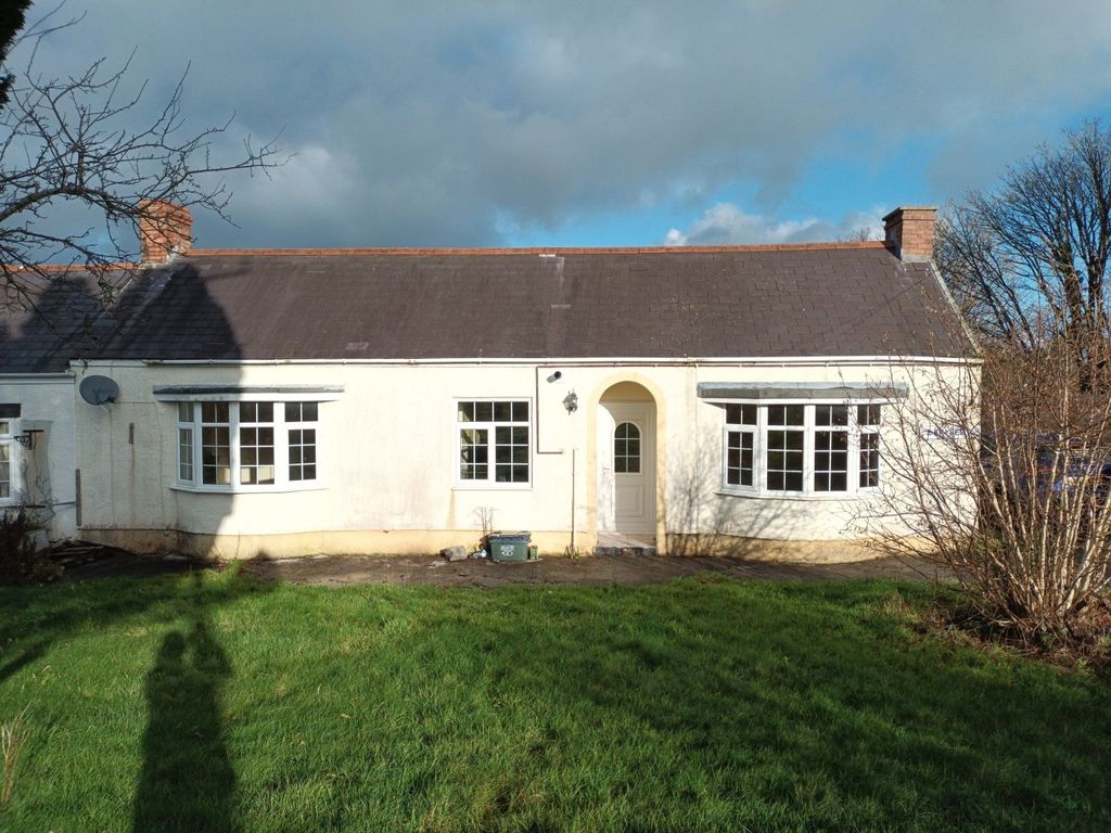 2 bed semidetached house to rent in Broadmoor, Kilgetty, Pembrokeshire