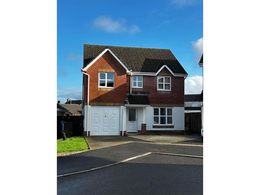 4 bed detached house for sale in Maes Yr Efail, Llanelli SA14, £400,000