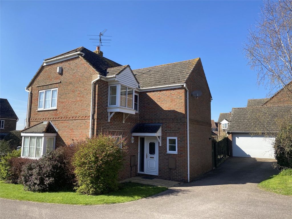 4 bed detached house for sale in Badgers Close, Bugbrooke, Northampton
