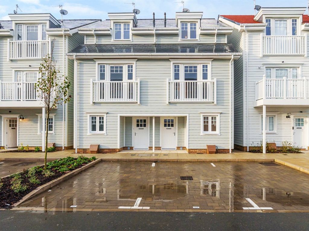 3 bed town house to rent in Connecticut Street, Reading RG2, £2,250 pcm