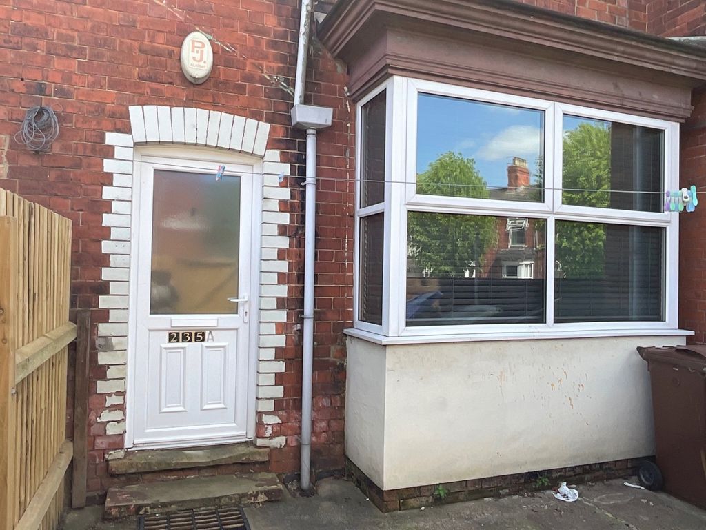 2 bed terraced house to rent in Hainton Avenue, Grimsby DN32, £475 pcm