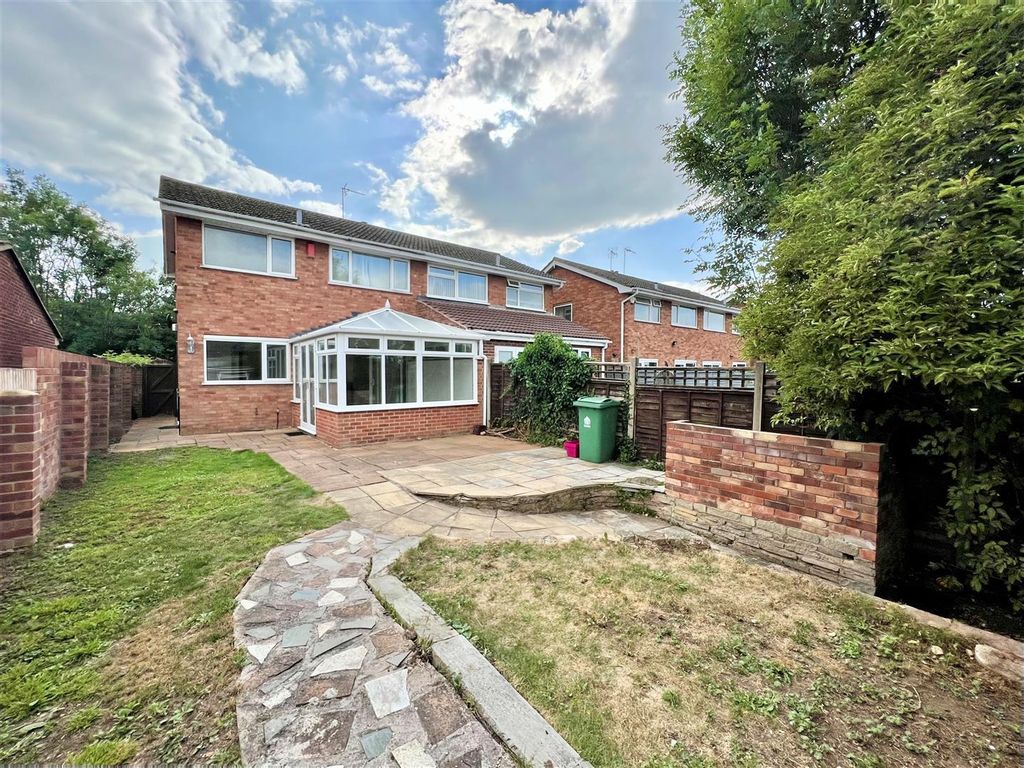 3 bed semidetached house to rent in Close, Abbeydale