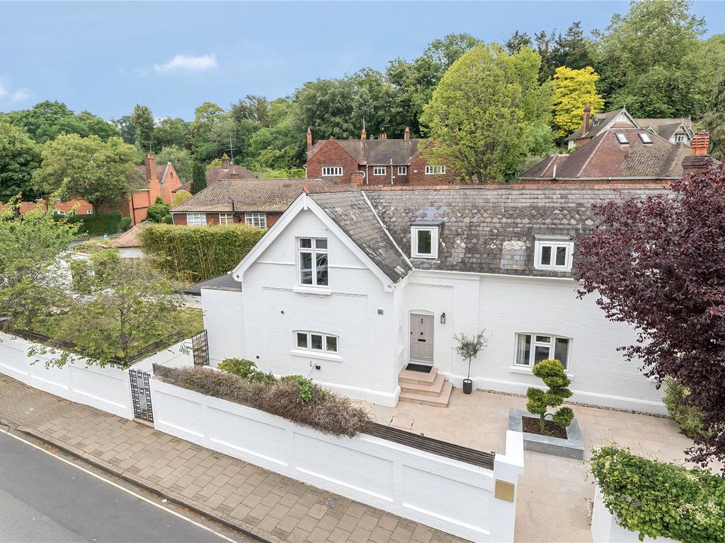 4 bed detached house to rent in Lower Camden, Chislehurst, Kent BR7