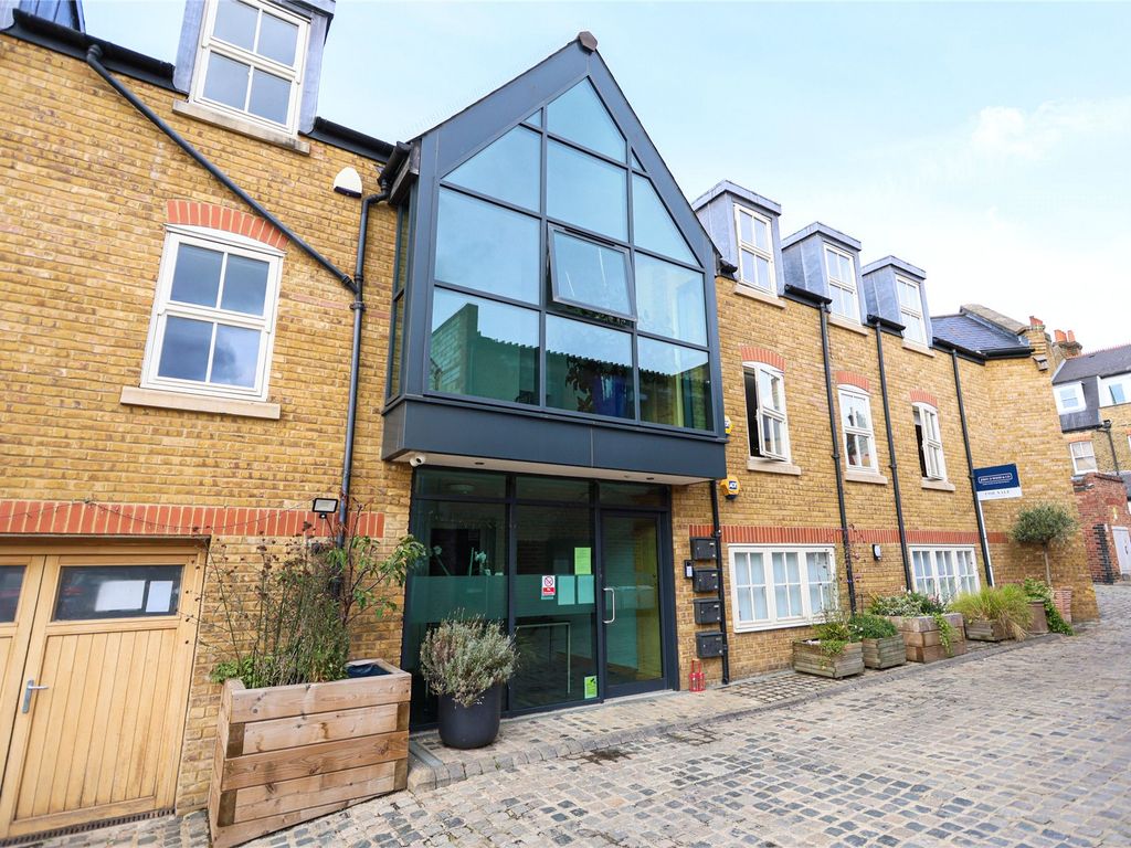 1 bed flat for sale in Crown Road, St Margarets, Twickenham TW1, £460,000 Zoopla