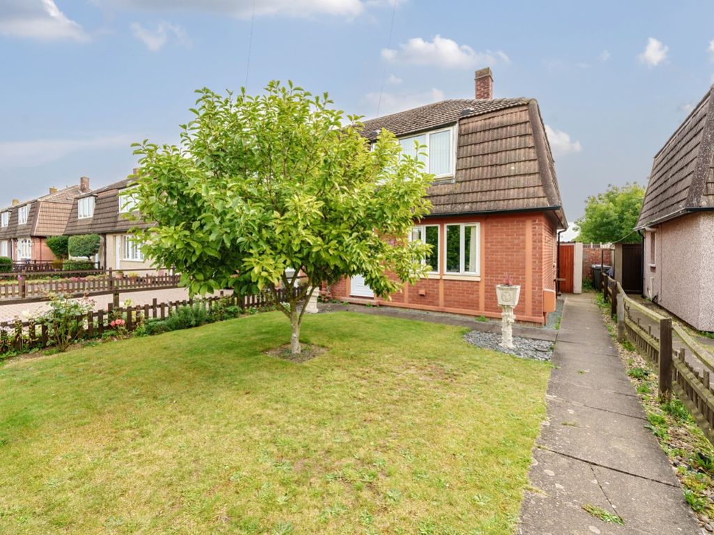 3 bed semidetached house for sale in Cornwall Way, Ruskington