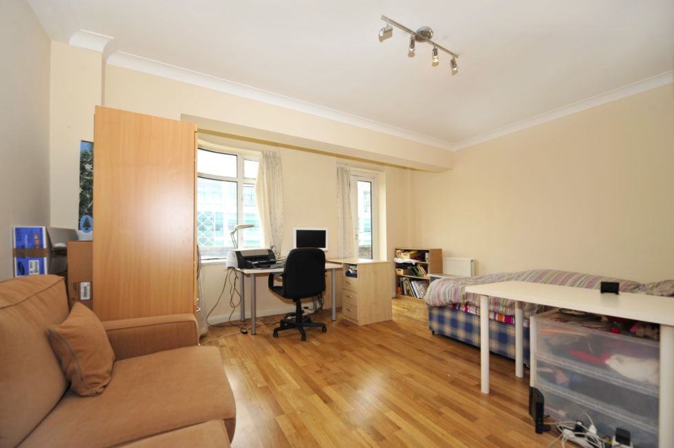 Studio to rent in Warren Court, Euston Road, Warren Street NW1 Zoopla