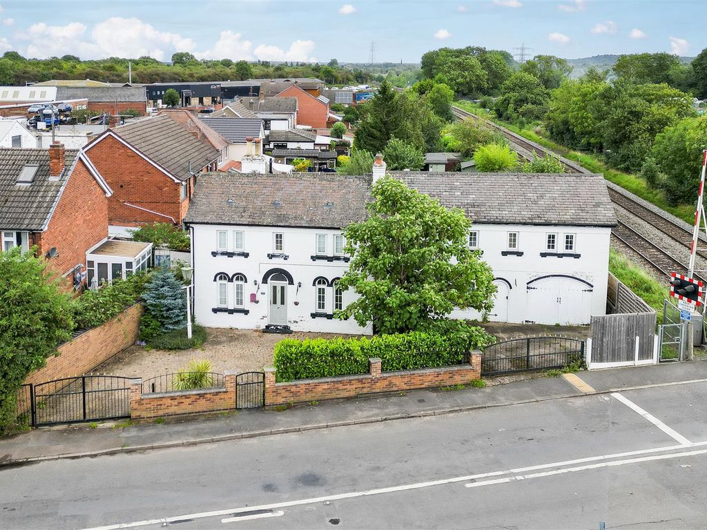 4 bed detached house for sale in Meadow Lane, Long Eaton, Derbyshire NG10, £495,000 Zoopla