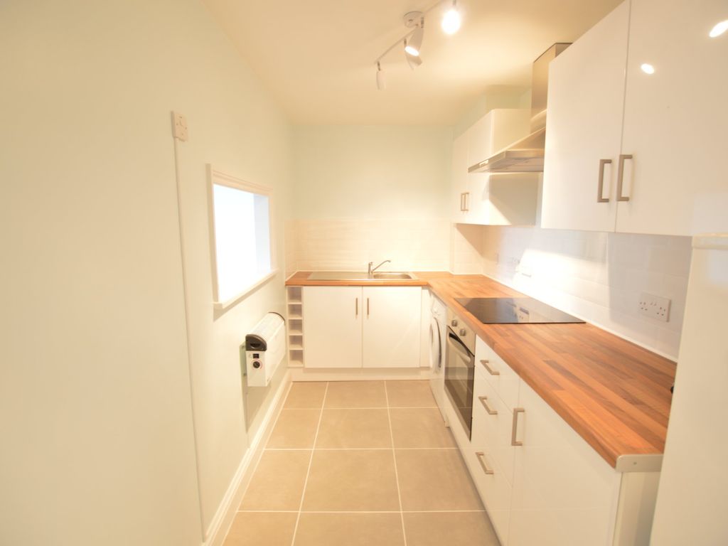 1 bed flat to rent in Upton Park, Slough SL1, £1,150 pcm Zoopla