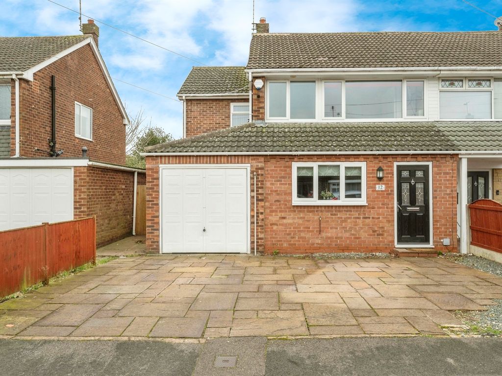 4 bed semidetached house for sale in Bullivant Road, Hatfield