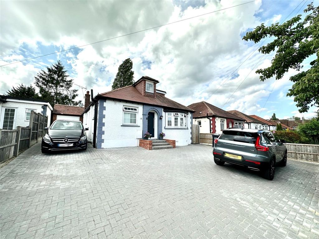 5 bed bungalow for sale in Theobalds Road, Cuffley, Potters Bar EN6