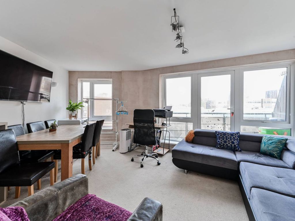 2 bed flat to rent in Station Road, London, 6Ux, Wood Green, London N22