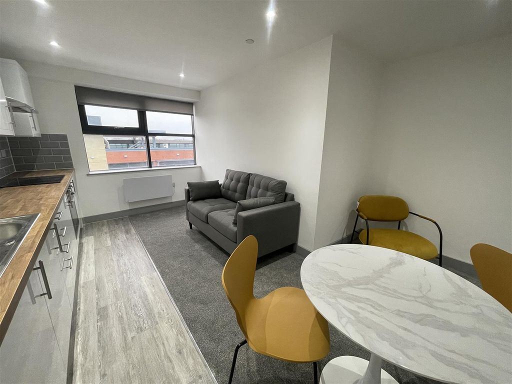 1 bed flat to rent in Grosvenor House, Union Street, Wakefield WF1, £