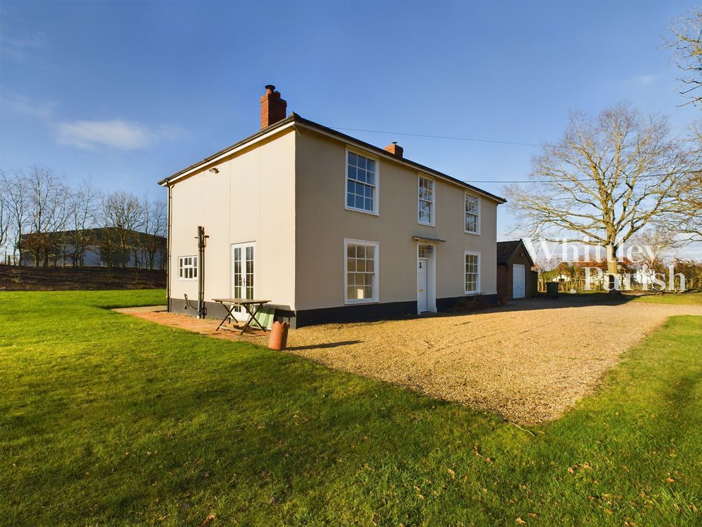 4 bed farmhouse to rent in Burston Road, Dickleburgh, Diss IP21, £1,275