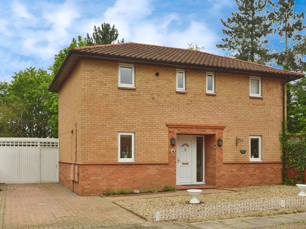 4 bed detached house for sale in Montgomery Crescent, Bolbeck Park