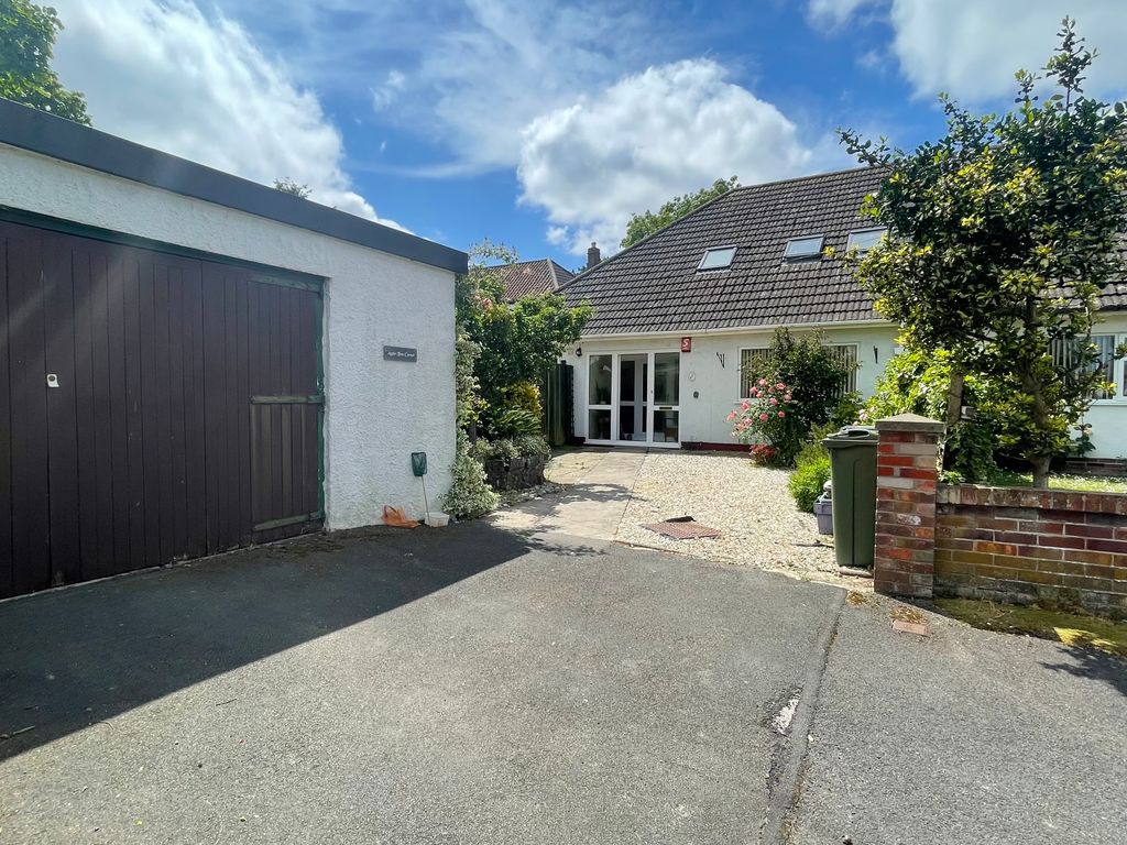 3 bed semidetached bungalow to rent in The Paddocks, Uphill, Weston